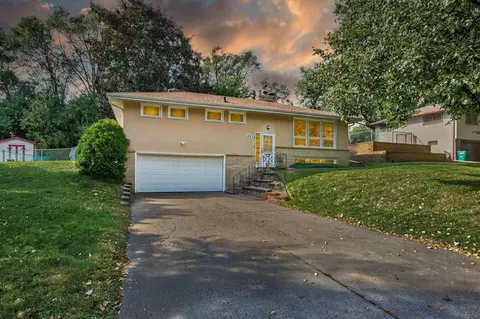 2039 Marion St, Roseville, MN 55113