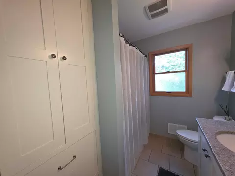 Bath - 445 6th St SW, Plainview, MN 55964 photo 3 of 6
