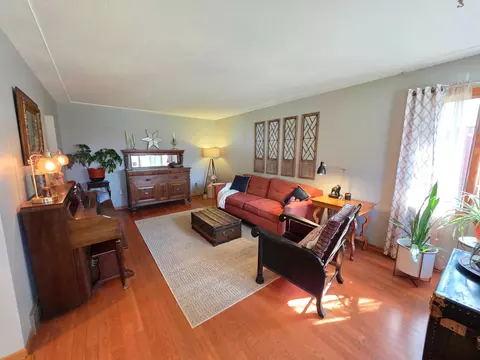 Living - 445 6th St SW, Plainview, MN 55964 photo 2 of 6