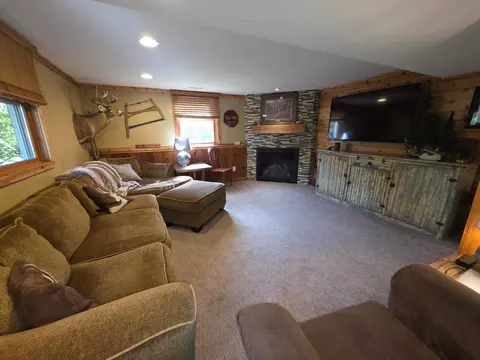Living - 445 6th St SW, Plainview, MN 55964 photo 5 of 6