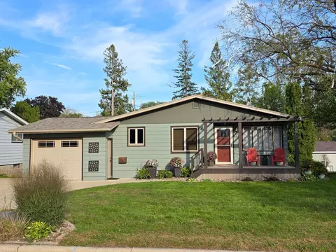445 6th St SW, Plainview, MN 55964