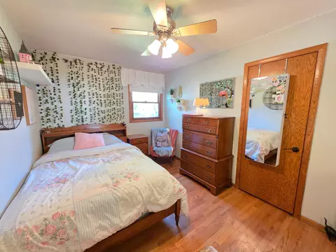 Bedroom - 445 6th St SW, Plainview, MN 55964 photo 7 of 10