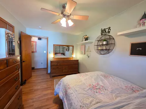 Bedroom - 445 6th St SW, Plainview, MN 55964 photo 8 of 10