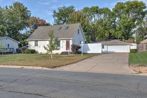 2079 Garnet Ln, Eagan, MN 55122