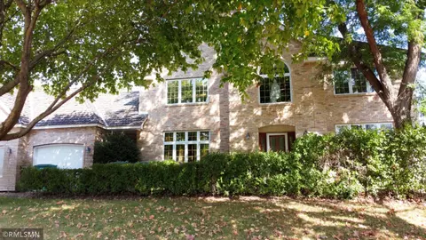 171 Red Oaks Dr, Vadnais Heights, MN 55127