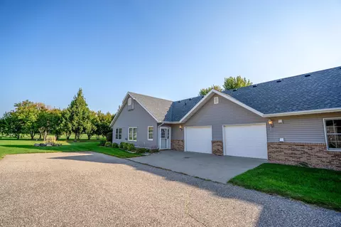2946 9th Ave SE, Willmar, MN 56201