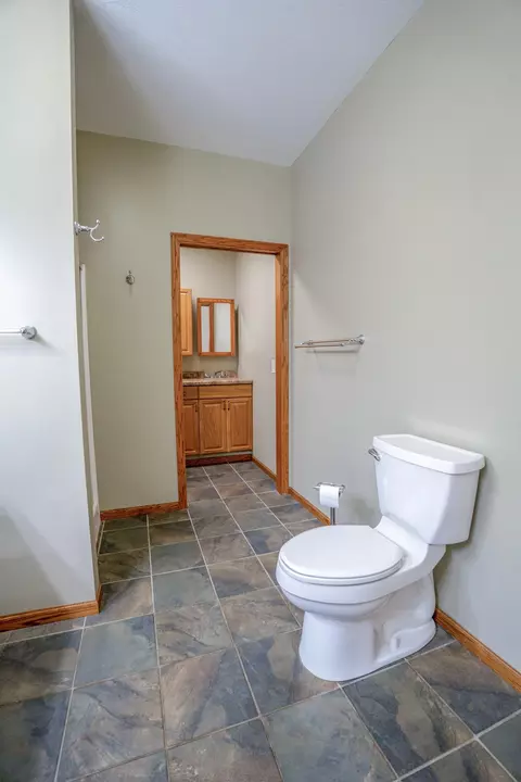 Bath - 2946 9th Ave SE, Willmar, MN 56201 photo 1 of 5