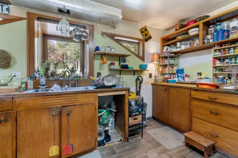 Kitchen - 441 Kenilworth Ave, Duluth, MN 55803 photo 2 of 3