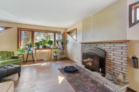 Living - 441 Kenilworth Ave, Duluth, MN 55803 photo 1 of 1