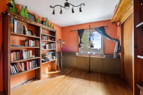 Bedroom - 441 Kenilworth Ave, Duluth, MN 55803 photo 3 of 4