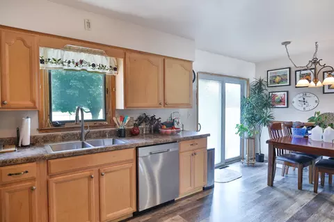 Kitchen - 1001 15th St SW, Austin, MN 55912 photo 2 of 3