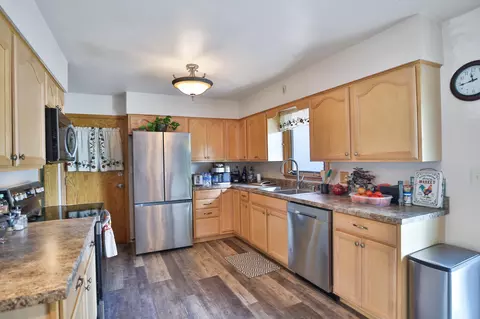 Kitchen - 1001 15th St SW, Austin, MN 55912 photo 1 of 3