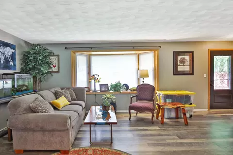 Living - 1001 15th St SW, Austin, MN 55912 photo 4 of 4