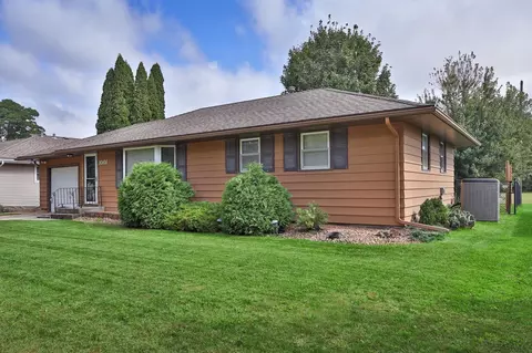 Exterior - 1001 15th St SW, Austin, MN 55912 photo 5 of 16