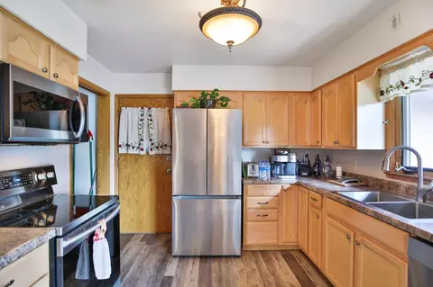 Kitchen - 1001 15th St SW, Austin, MN 55912 photo 3 of 3