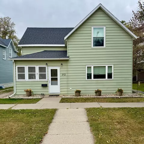 312 Langer Ave S, Casselton, ND 58012