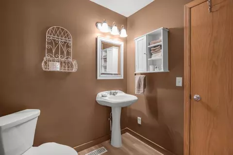 Bath - 1047 3rd Ave NE, Milaca, MN 56353 photo 3 of 3
