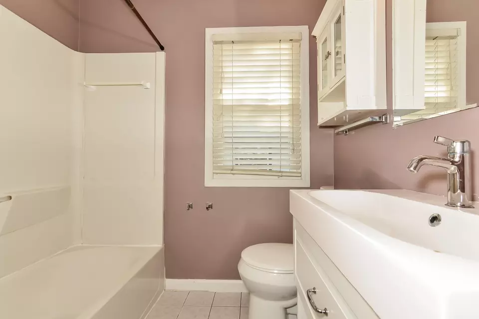 Bath - 3608 31st Ave N, Robbinsdale, MN 55422 photo 2 of 2