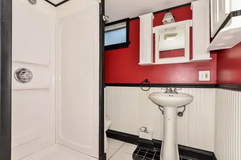 Bath - 3608 31st Ave N, Robbinsdale, MN 55422 photo 1 of 2