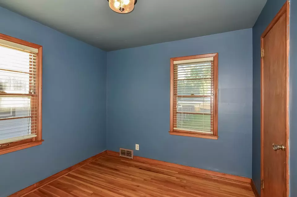 Bedroom - 3608 31st Ave N, Robbinsdale, MN 55422 photo 4 of 4