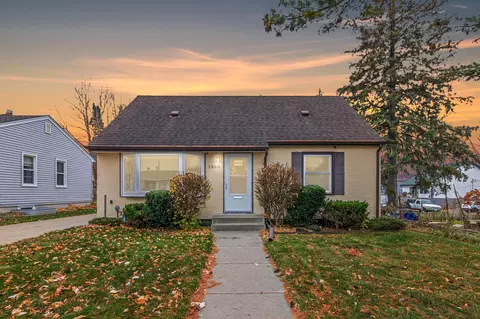 1560 Nebraska Ave E, Saint Paul, MN 55106