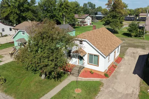 320 Dupont Ave NW, Renville, MN 56284