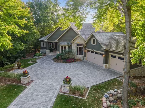 8673 Sherwood Blf, Eden Prairie, MN 55347