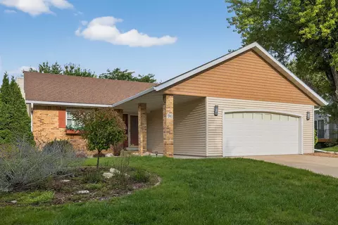 3943 Polar Ln NE, Rochester, MN 55906