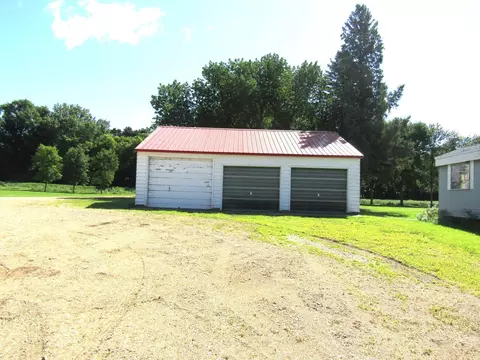 Exterior - 742 200th Ave SW, Appleton, MN 56208 photo 3 of 18