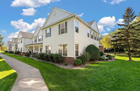 4852 Bisset Ln #9504, Inver Grove Heights, MN 55076