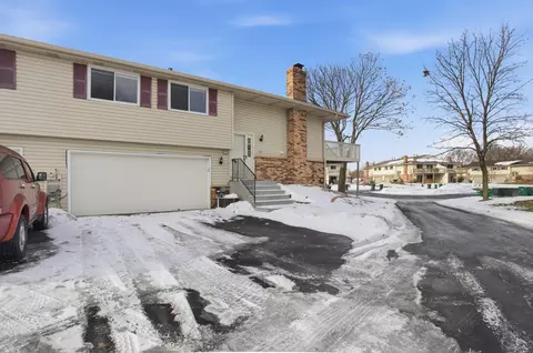 837 E 145th St, Burnsville, MN 55337
