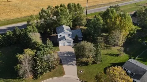 322 Oriole Ave N, Thief River Falls, MN 56701