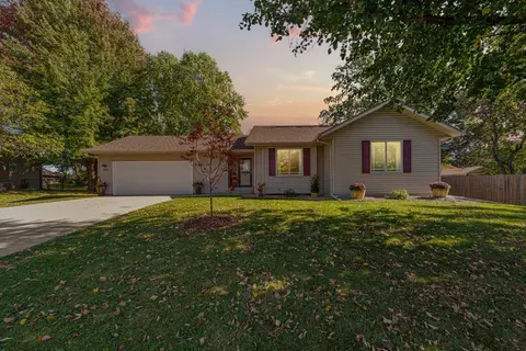 1404 Lockwood Dr, Northfield, MN 55057