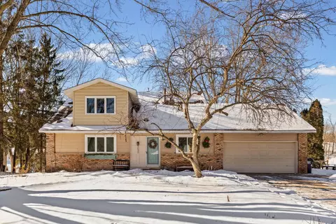 5690 136th Street Ct, Apple Valley, MN 55124