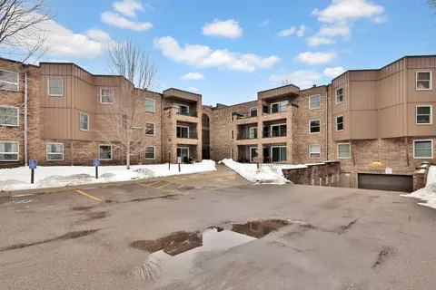 2220 Midland Grove Rd #206, Roseville, MN 55113