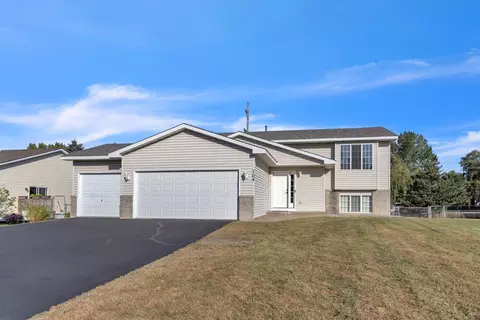 704 11th Ave SW, Isanti, MN 55040