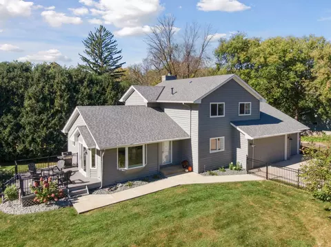 5670 Wedgewood Dr, Shorewood, MN 55331