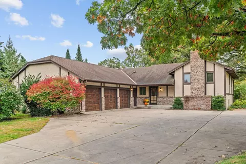 350 County Road C W, Roseville, MN 55113