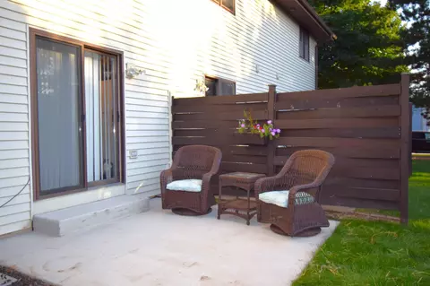 Exterior - 825 S Olson Ave #F, Appleton, WI 54914 photo 2 of 3