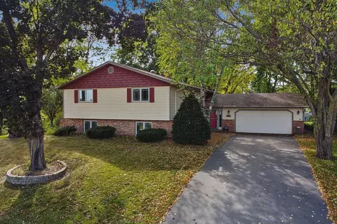 10521 Lake Fall Dr, Eden Prairie, MN 55347