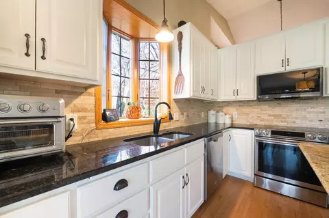 Kitchen - 11139 Blazingstar Ct, Champlin, MN 55316 photo 6 of 7