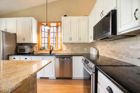 Kitchen - 11139 Blazingstar Ct, Champlin, MN 55316 photo 7 of 7