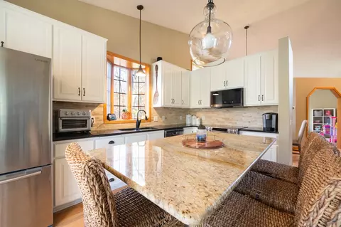 Kitchen - 11139 Blazingstar Ct, Champlin, MN 55316 photo 4 of 7