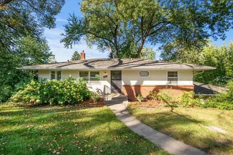 1849 Kennard St, Maplewood, MN 55109