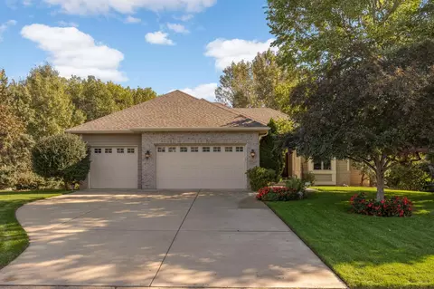 2269 Wildwood Dr, Shakopee, MN 55379