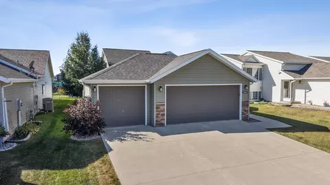 3641 34th St S, Moorhead, MN 56560
