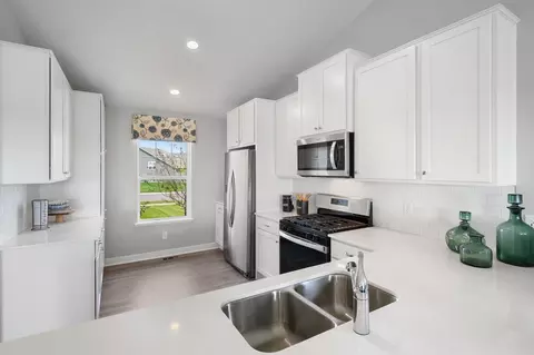 2206 Latour Dr, Shakopee, MN 55379