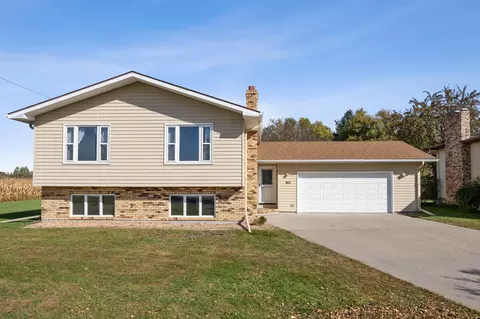 611 3rd St NE, Dilworth, MN 56529