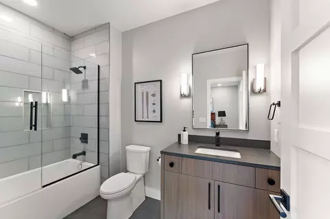 Bath - 3655 Northome Rd, Wayzata, MN 55391 photo 4 of 7