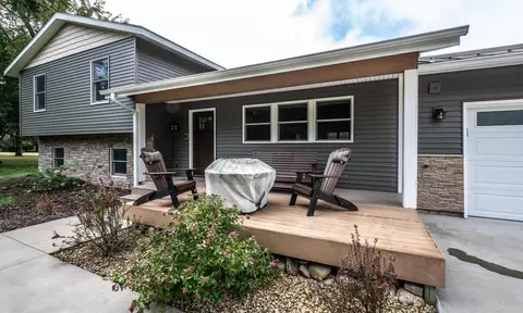 9945 Justen Trl N, Saint Paul, MN 55115